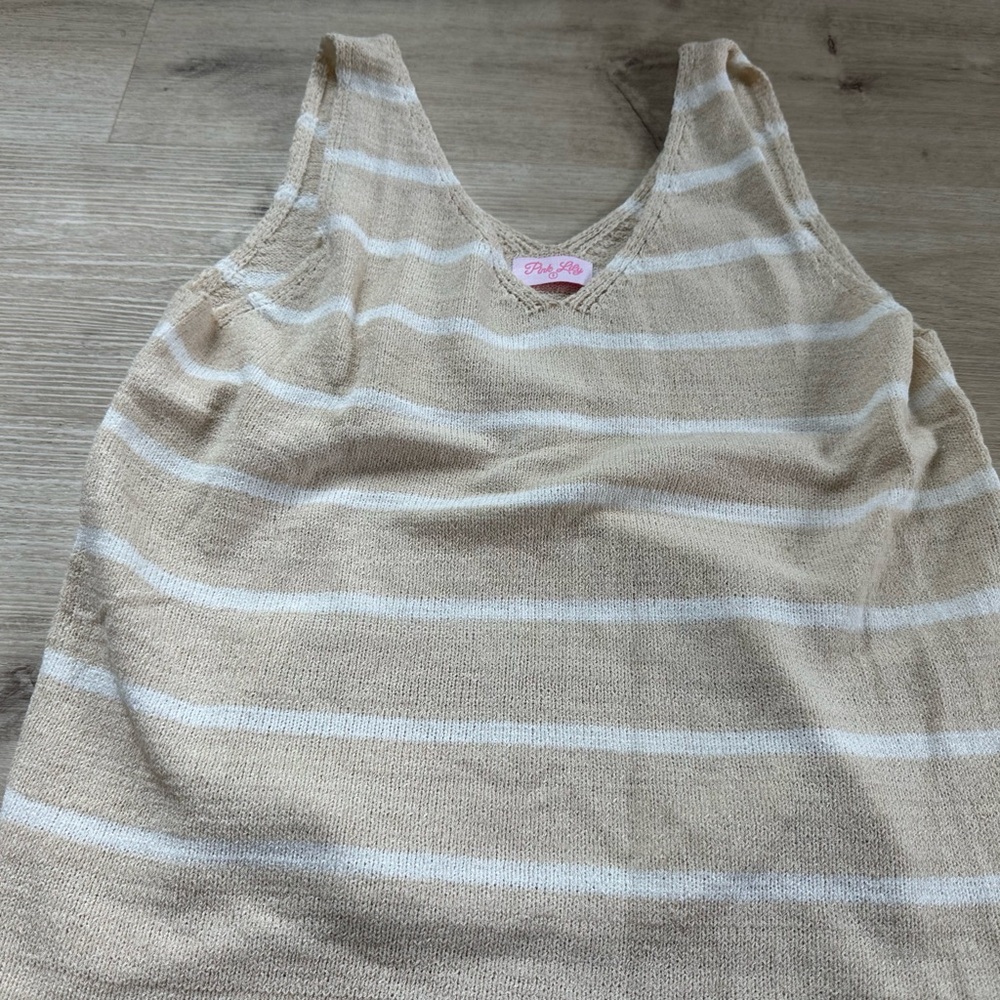 Beige and white cropped sweater top new pink Lily.